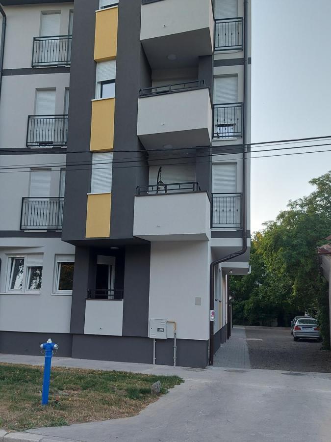 Apartment # Espresso 2 Sa Garazom Sremska Mitrovica